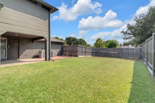 2111 Prairie Creek Trail, Garland, TX 75040