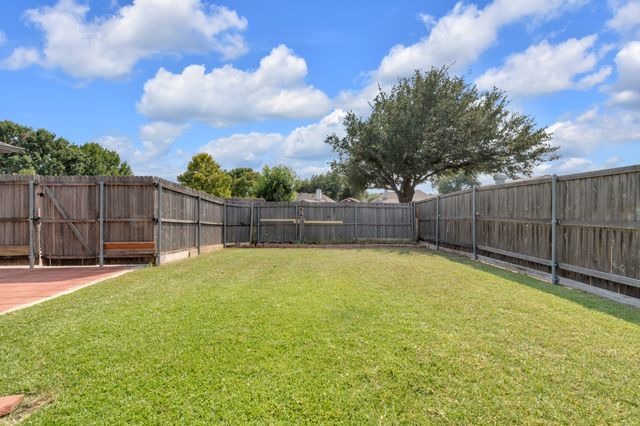 2111 Prairie Creek Trail, Garland, TX 75040