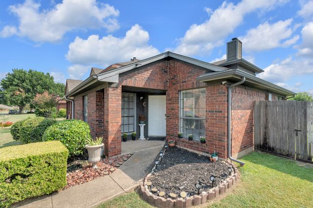 2111 Prairie Creek Trail, Garland, TX 75040