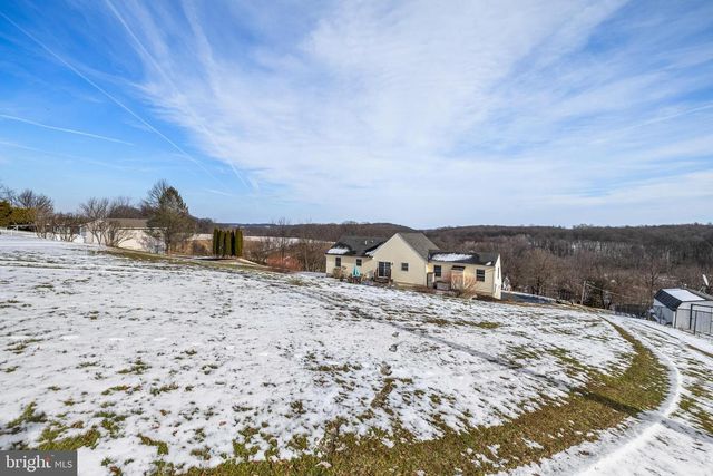 12270 HIGH POINT RD, Felton, PA 17322