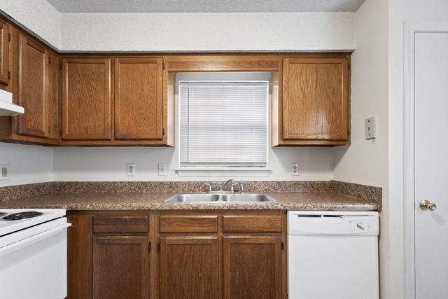 727 Peachers Mill Rd, Clarksville, TN 37042