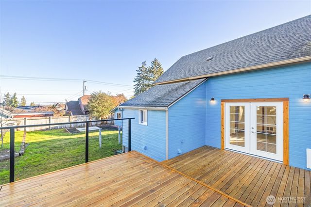 233 E 10th Street, Port Angeles, WA 98362