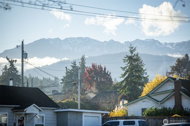 233 E 10th Street, Port Angeles, WA 98362