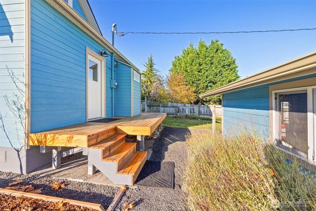 233 E 10th Street, Port Angeles, WA 98362