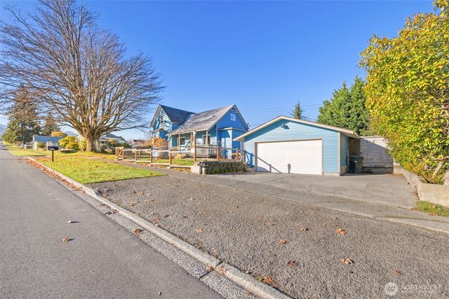 233 E 10th Street, Port Angeles, WA 98362