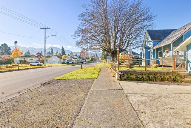 233 E 10th Street, Port Angeles, WA 98362