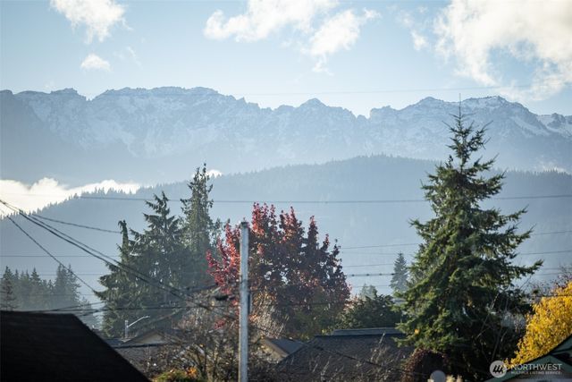 233 E 10th Street, Port Angeles, WA 98362