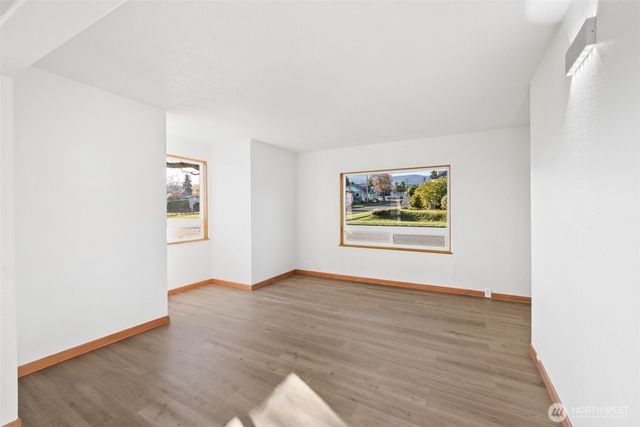 233 E 10th Street, Port Angeles, WA 98362