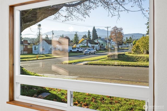 233 E 10th Street, Port Angeles, WA 98362