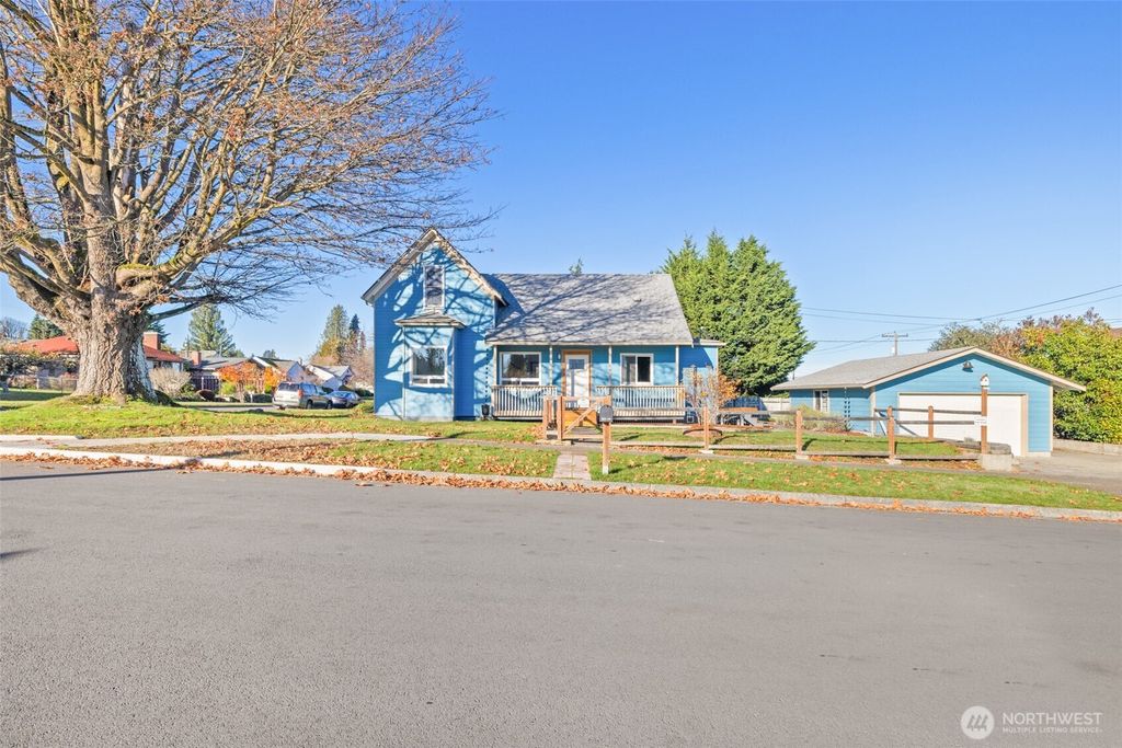 233 E 10th Street, Port Angeles, WA 98362