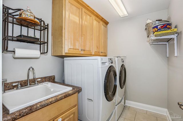 4090 Oak Pointe Dr, Gulf Breeze, FL 32563