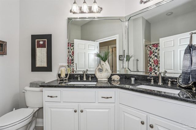 4090 Oak Pointe Dr, Gulf Breeze, FL 32563