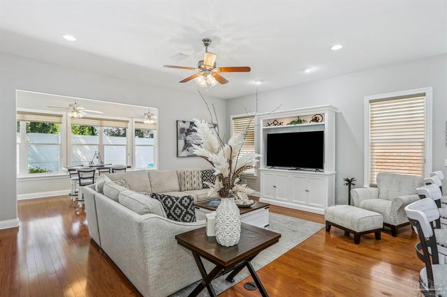 4090 Oak Pointe Dr, Gulf Breeze, FL 32563