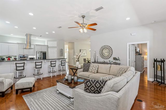 4090 Oak Pointe Dr, Gulf Breeze, FL 32563