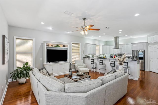 4090 Oak Pointe Dr, Gulf Breeze, FL 32563