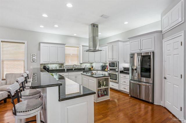 4090 Oak Pointe Dr, Gulf Breeze, FL 32563