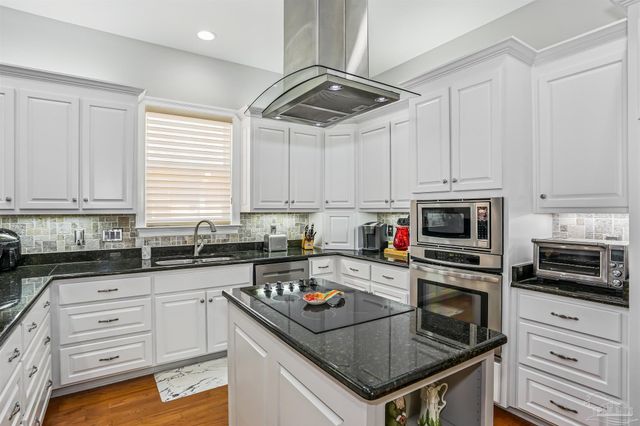 4090 Oak Pointe Dr, Gulf Breeze, FL 32563