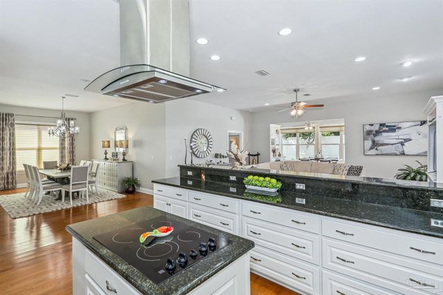 4090 Oak Pointe Dr, Gulf Breeze, FL 32563