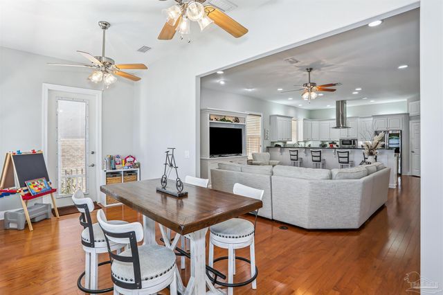 4090 Oak Pointe Dr, Gulf Breeze, FL 32563