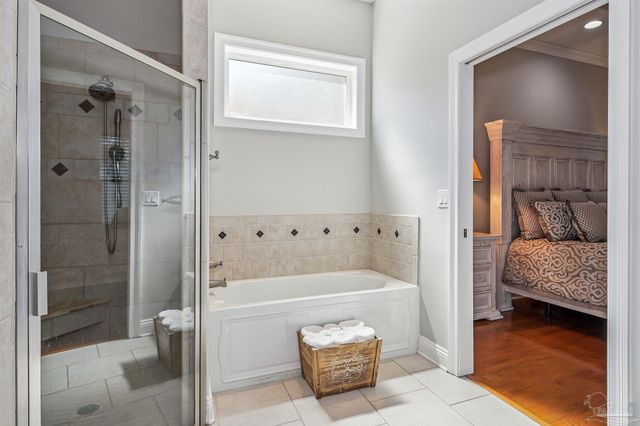 4090 Oak Pointe Dr, Gulf Breeze, FL 32563