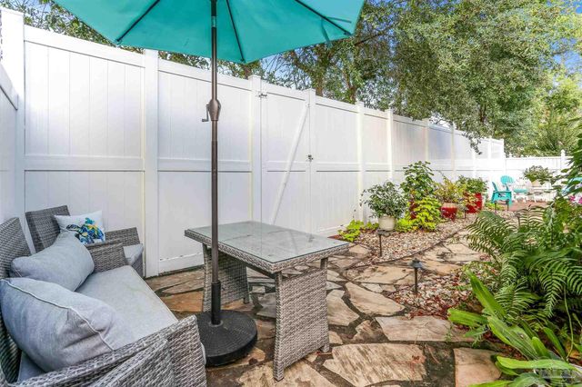 4090 Oak Pointe Dr, Gulf Breeze, FL 32563