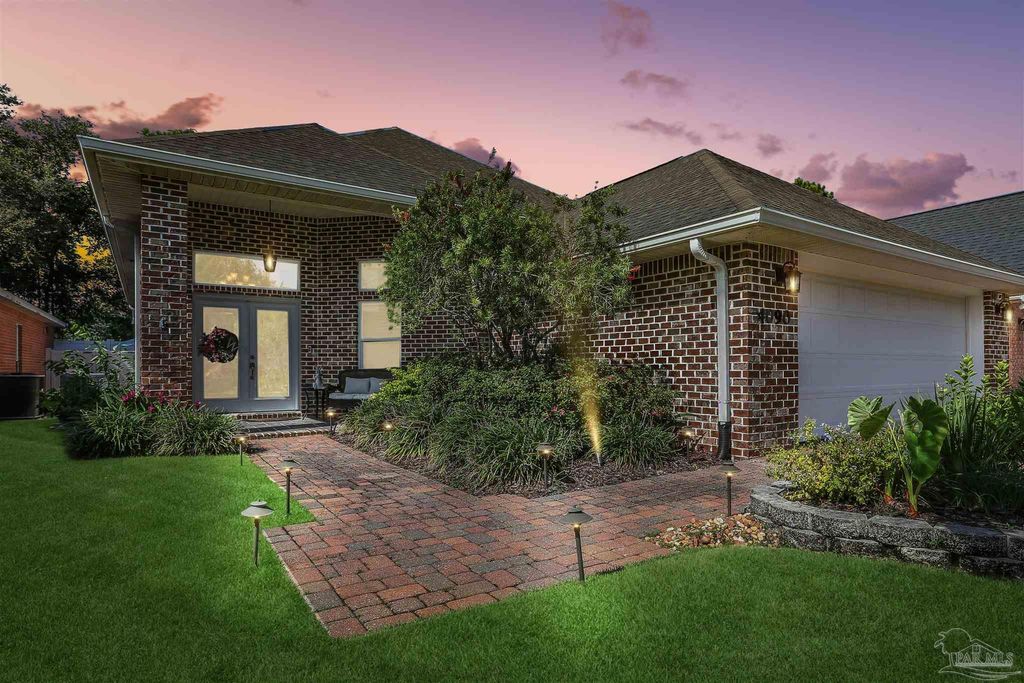 4090 Oak Pointe Dr, Gulf Breeze, FL 32563