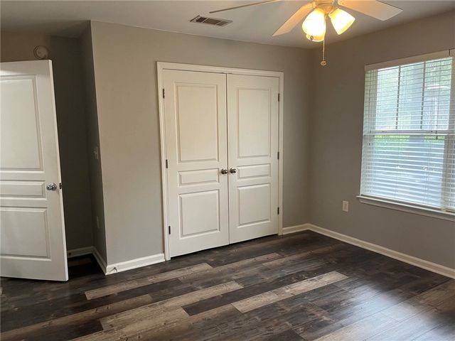 1725 South Harvey Mitchell Parkway 1715, College Station, TX 77840
