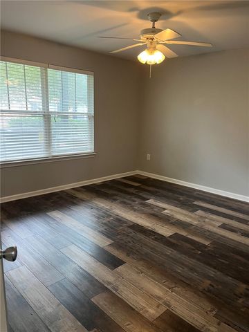 1725 South Harvey Mitchell Parkway 1715, College Station, TX 77840
