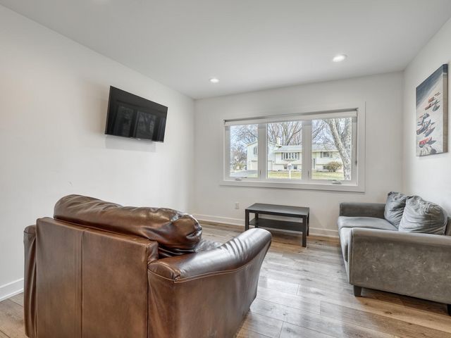 11014 Stanley Curve, Bloomington, MN 55437