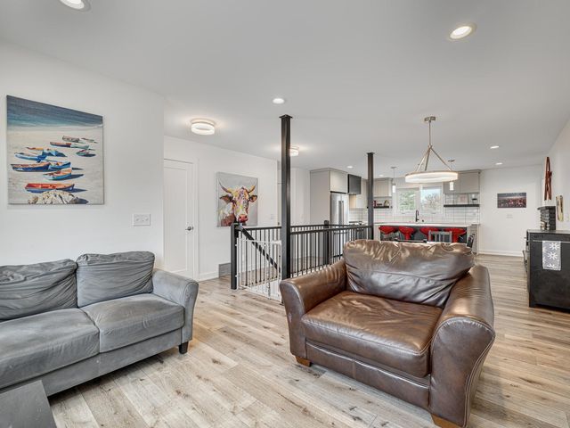 11014 Stanley Curve, Bloomington, MN 55437