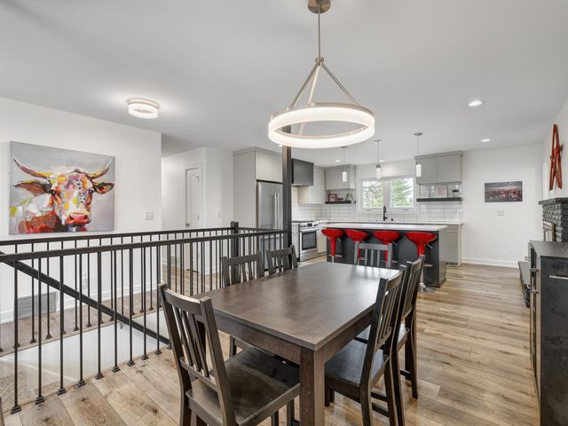 11014 Stanley Curve, Bloomington, MN 55437