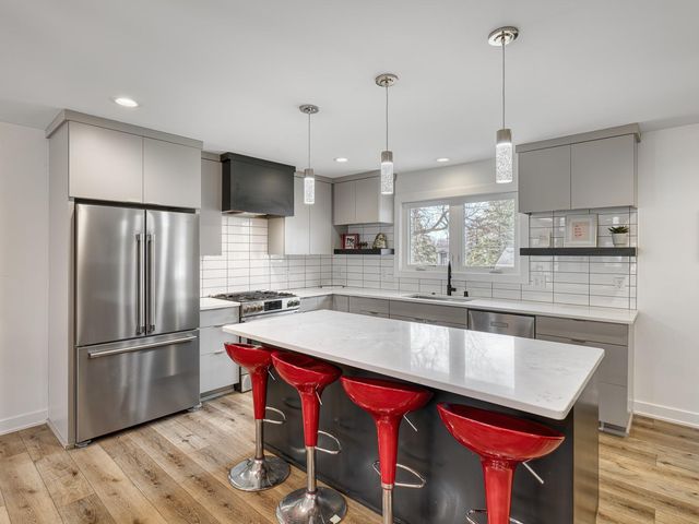 11014 Stanley Curve, Bloomington, MN 55437