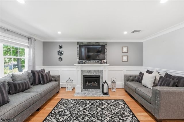 3 Richard Dr W, Mount Arlington Boro, NJ 07856