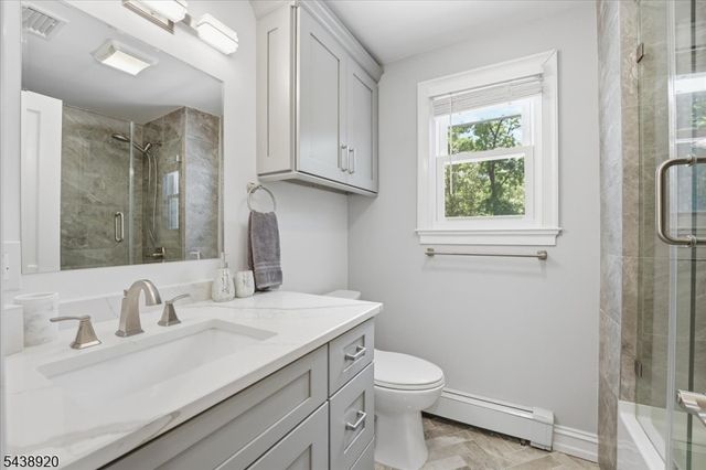 3 Richard Dr W, Mount Arlington Boro, NJ 07856