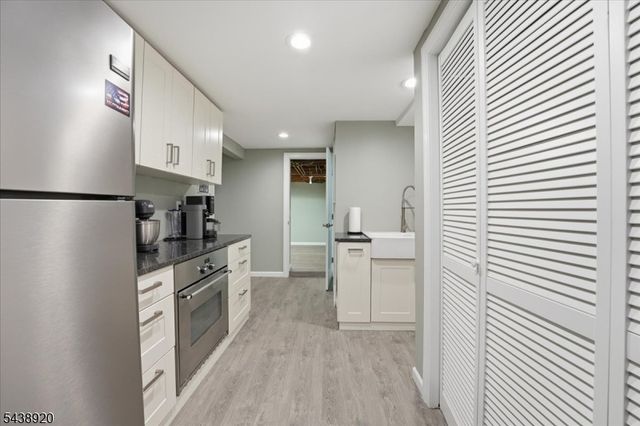 3 Richard Dr W, Mount Arlington Boro, NJ 07856