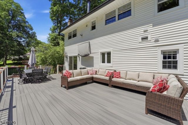 3 Richard Dr W, Mount Arlington Boro, NJ 07856