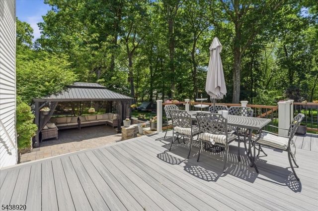 3 Richard Dr W, Mount Arlington Boro, NJ 07856