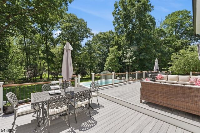 3 Richard Dr W, Mount Arlington Boro, NJ 07856