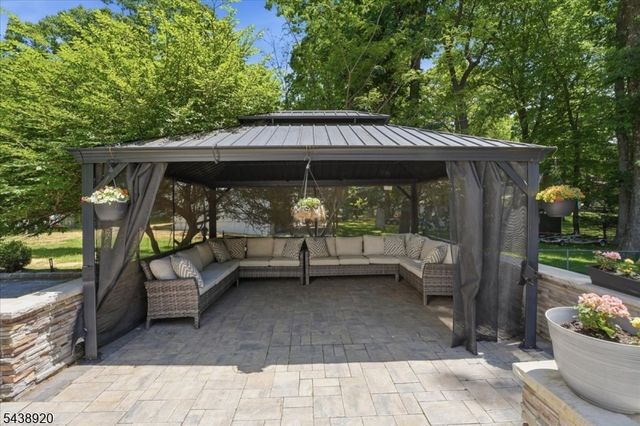 3 Richard Dr W, Mount Arlington Boro, NJ 07856