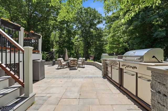3 Richard Dr W, Mount Arlington Boro, NJ 07856