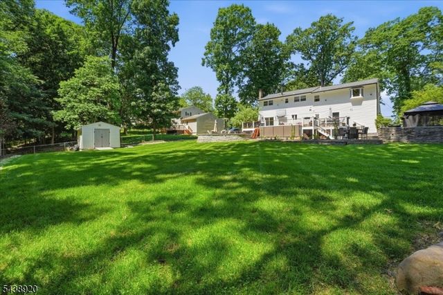 3 Richard Dr W, Mount Arlington Boro, NJ 07856