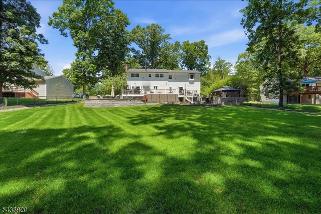 3 Richard Dr W, Mount Arlington Boro, NJ 07856