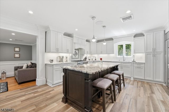 3 Richard Dr W, Mount Arlington Boro, NJ 07856