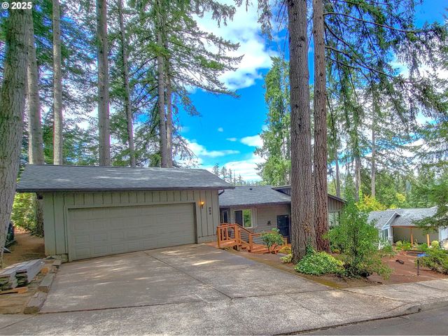 953 S U St, Cottage Grove, OR 97424