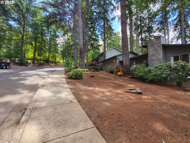 953 S U St, Cottage Grove, OR 97424