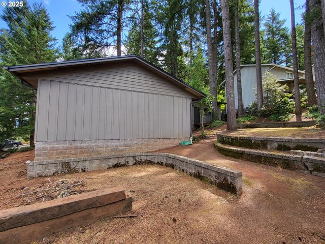 953 S U St, Cottage Grove, OR 97424