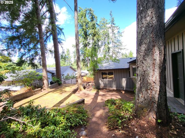 953 S U St, Cottage Grove, OR 97424