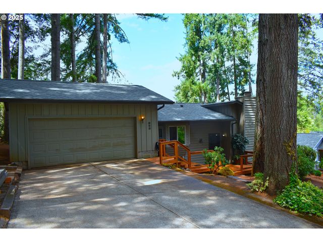 953 S U St, Cottage Grove, OR 97424