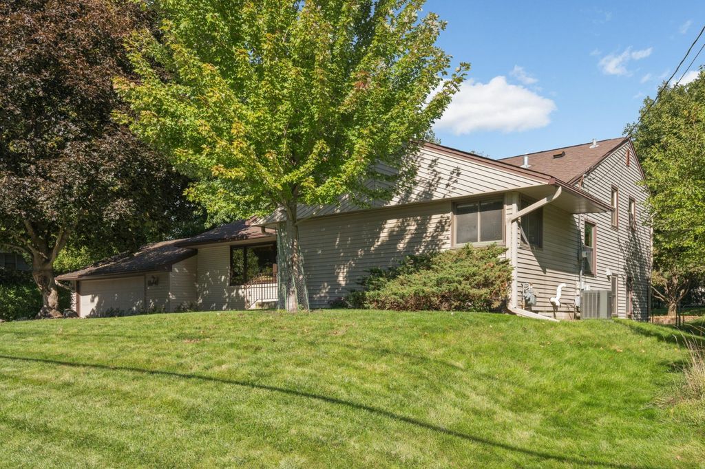 2608 W 102nd Street, Bloomington, MN 55431 — exterior
