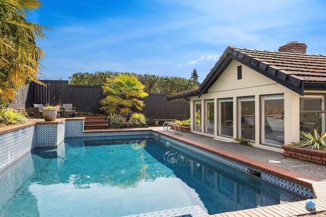 8201 SE 67th Street, Mercer Island, WA 98040